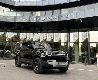 Vista frontale di un noleggio Land Rover Defender a Tbilisi, Georgia ✓ Auto #14443. ✓ Cambio Automatico TM ✓ 0 recensioni.