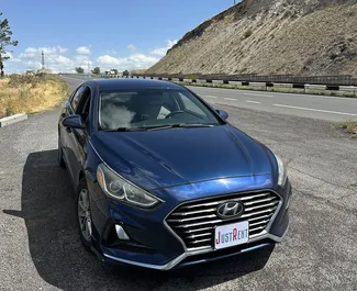 Vista frontale di un noleggio Hyundai Sonata a Yerevan, Armenia ✓ Auto #8183. ✓ Cambio Automatico TM ✓ 3 recensioni.