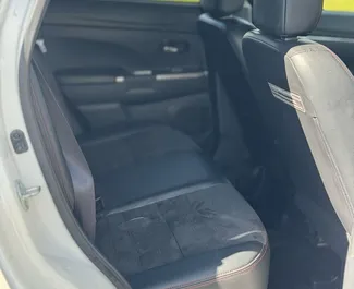 Interni di Mitsubishi Outlander Sport in affitto in Georgia. Un'ottima auto da 5 posti con cambio Automatico.
