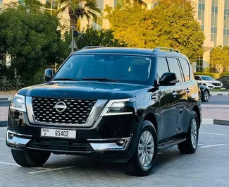 Nissan Patrol 2024 disponibile per il noleggio a Dubai, con limite di chilometraggio di 250 km/giorno.