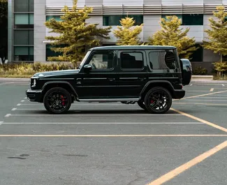 Mercedes-Benz G63 AMG 2021 disponibile per il noleggio a Dubai, con limite di chilometraggio di 250 km/giorno.
