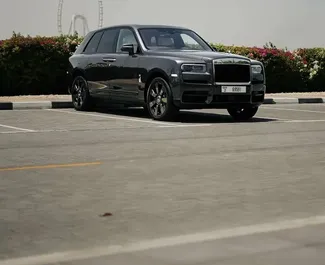 Motore Benzina da 6,7L di Rolls-Royce Cullinan 2023 per il noleggio a Dubai.