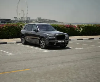 Noleggio auto Rolls-Royce Cullinan #14511 Automatico a Dubai, dotata di motore 6,7L ➤ Da Lasha negli Emirati Arabi Uniti.