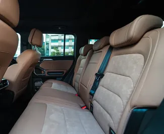 Jetour T2 2024 disponibile per il noleggio a Dubai, con limite di chilometraggio di 250 km/giorno.