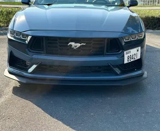 Noleggio Ford Mustang Cabrio. Auto Premium, Lusso, Cabrio per il noleggio negli Emirati Arabi Uniti ✓ Cauzione di Senza deposito ✓ Opzioni assicurative RCT.
