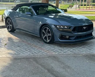 Motore Benzina da 2,3L di Ford Mustang Cabrio 2025 per il noleggio a Dubai.