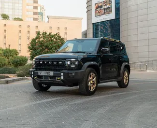 Vista frontale di un noleggio Jetour T2 a Dubai, Emirati Arabi Uniti ✓ Auto #14519. ✓ Cambio Automatico TM ✓ 0 recensioni.