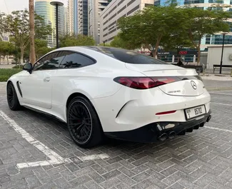Interni di Mercedes-Benz CLS53 AMG in affitto negli Emirati Arabi Uniti. Un'ottima auto da 4 posti con cambio Automatico.