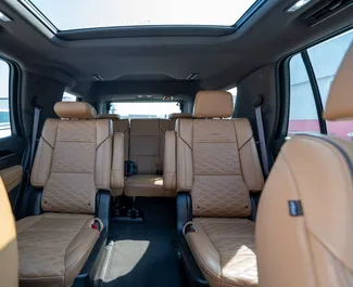 Noleggio Cadillac Escalade. Auto Premium, Lusso, SUV per il noleggio negli Emirati Arabi Uniti ✓ Cauzione di Senza deposito ✓ Opzioni assicurative RCT.