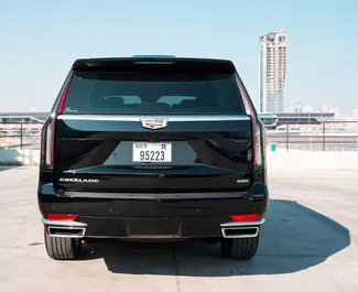 Cadillac Escalade 2023 con sistema A trazione integrale, disponibile a Dubai.