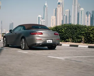 Mercedes-Benz E-Class Cabrio 2021 con sistema A trazione posteriore, disponibile a Dubai.