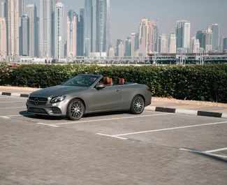 Vista frontale di un noleggio Mercedes-Benz E-Class Cabrio a Dubai, Emirati Arabi Uniti ✓ Auto #14513. ✓ Cambio Automatico TM ✓ 0 recensioni.