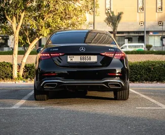 Motore Benzina da 2,0L di Mercedes-Benz C200 2024 per il noleggio a Dubai.