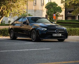 Vista frontale di un noleggio Mercedes-Benz C200 a Dubai, Emirati Arabi Uniti ✓ Auto #14514. ✓ Cambio Automatico TM ✓ 0 recensioni.