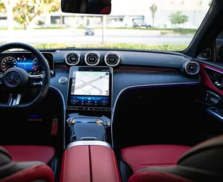 Mercedes-Benz C200 2024 disponibile per il noleggio a Dubai, con limite di chilometraggio di 250 km/giorno.