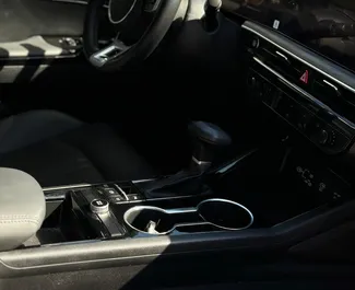 Noleggio auto Kia K5 2024 negli Emirati Arabi Uniti, con carburante Benzina e 180 cavalli di potenza ➤ A partire da 120 AED al giorno.