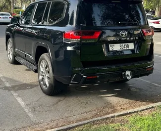 Toyota Land Cruiser 300 2024 con sistema A trazione integrale, disponibile a Dubai.
