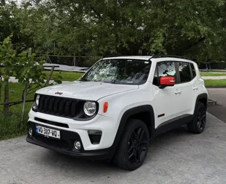 Vista frontale di un noleggio Jeep Renegade a Tbilisi, Georgia ✓ Auto #1307. ✓ Cambio Automatico TM ✓ 16 recensioni.