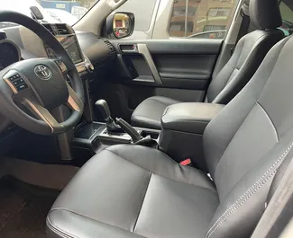 Noleggio auto Toyota Land Cruiser Prado 2015 in Azerbaigian, con carburante Benzina e 165 cavalli di potenza ➤ A partire da 85 AZN al giorno.