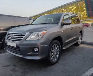 Vista frontale di un noleggio Lexus LX570 a Baku, Azerbaigian ✓ Auto #12188. ✓ Cambio Automatico TM ✓ 0 recensioni.