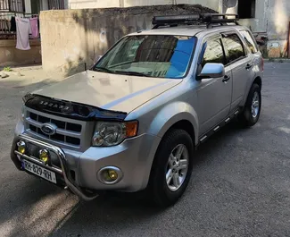 Vista frontale di un noleggio Ford Escape a Tbilisi, Georgia ✓ Auto #4459. ✓ Cambio Automatico TM ✓ 0 recensioni.