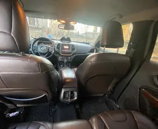 Motore Benzina da 3,2L di Jeep Cherokee 2016 per il noleggio a Tbilisi.