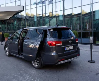 Noleggio Kia Sedona. Auto Comfort, Monovolume per il noleggio in Georgia ✓ Cauzione di Deposito di 400 GEL ✓ Opzioni assicurative RCT, CDW.