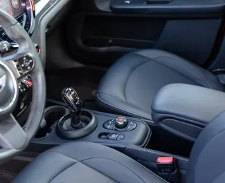 Mini Countryman Cooper 2021 con sistema A trazione anteriore, disponibile a Tbilisi.