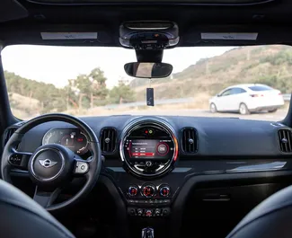 Mini Countryman Cooper 2021 disponibile per il noleggio a Tbilisi, con limite di chilometraggio di illimitato.