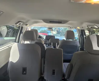 Motore Benzina da 2,5L di Toyota Sienna 2023 per il noleggio a Tbilisi.