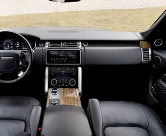 Land Rover Range Rover 2020 disponibile per il noleggio a Tbilisi, con limite di chilometraggio di 200 km/giorno.