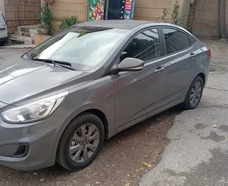 Vista frontale di un noleggio Hyundai Accent a Baku, Azerbaigian ✓ Auto #11903. ✓ Cambio Automatico TM ✓ 0 recensioni.