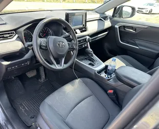 Noleggio auto Toyota Rav4 2023 in Georgia, con carburante Benzina e 260 cavalli di potenza ➤ A partire da 240 GEL al giorno.