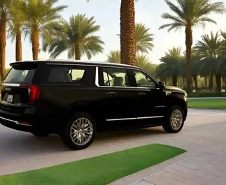 Noleggio GMC Yukon. Auto Premium, Lusso, SUV per il noleggio negli Emirati Arabi Uniti ✓ Cauzione di Deposito di 2000 AED ✓ Opzioni assicurative RCT, CDW.