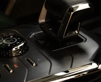 Vista frontale di un noleggio Jetour T2 a Dubai, Emirati Arabi Uniti ✓ Auto #5990. ✓ Cambio Automatico TM ✓ 0 recensioni.