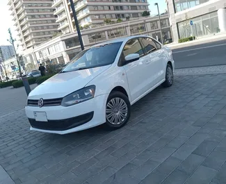 Vista frontale di un noleggio Volkswagen Polo Sedan a Baku, Azerbaigian ✓ Auto #14147. ✓ Cambio Automatico TM ✓ 0 recensioni.