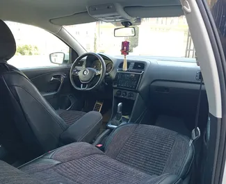 Noleggio auto Volkswagen Polo Sedan 2016 in Azerbaigian, con carburante Benzina e  cavalli di potenza ➤ A partire da 35 AZN al giorno.