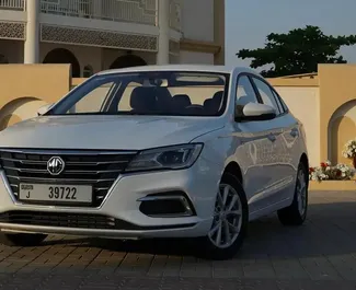Vista frontale di un noleggio MG 5 a Dubai, Emirati Arabi Uniti ✓ Auto #14760. ✓ Cambio Automatico TM ✓ 0 recensioni.