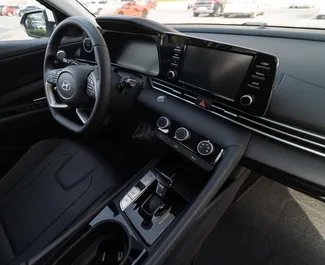 Noleggio Hyundai Elantra. Auto Comfort, Premium per il noleggio negli Emirati Arabi Uniti ✓ Cauzione di Senza deposito ✓ Opzioni assicurative RCT, SCDW.