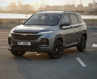 Vista frontale di un noleggio Chevrolet Captiva a Dubai, Emirati Arabi Uniti ✓ Auto #14713. ✓ Cambio Automatico TM ✓ 0 recensioni.