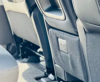 Motore Benzina da 1,6L di Hyundai Staria 2025 per il noleggio a Dubai.