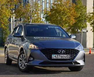 Vista frontale di un noleggio Hyundai Accent ad Almaty, Kazakistan ✓ Auto #14745. ✓ Cambio Automatico TM ✓ 0 recensioni.