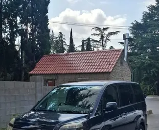 Vista frontale di un noleggio Toyota Noah a Tbilisi, Georgia ✓ Auto #14796. ✓ Cambio Automatico TM ✓ 0 recensioni.