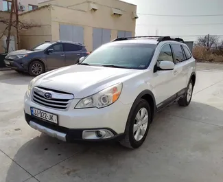 Vista frontale di un noleggio Subaru Forester a Tbilisi, Georgia ✓ Auto #14795. ✓ Cambio Automatico TM ✓ 0 recensioni.