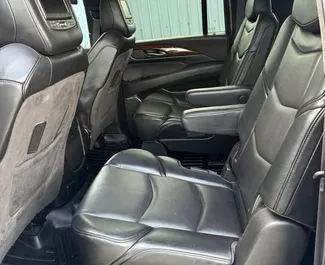 Cadillac Escalade 2019 disponibile per il noleggio a Tbilisi, con limite di chilometraggio di illimitato.