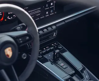 Motore Benzina da 3,0L di Porsche 911 Carrera GTS 2023 per il noleggio a Tbilisi.