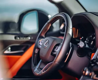 Lexus LX600 2023 disponibile per il noleggio a Tbilisi, con limite di chilometraggio di 150 km/giorno.