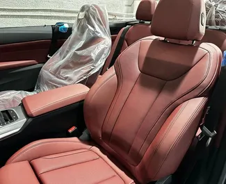 Vista frontale di un noleggio BMW 420i Cabrio a Dubai, Emirati Arabi Uniti ✓ Auto #5982. ✓ Cambio Automatico TM ✓ 1 recensioni.