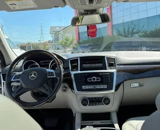 Noleggio Mercedes-Benz ML350. Auto Comfort, Premium, SUV per il noleggio in Albania ✓ Cauzione di Deposito di 200 EUR ✓ Opzioni assicurative RCT, All'estero.