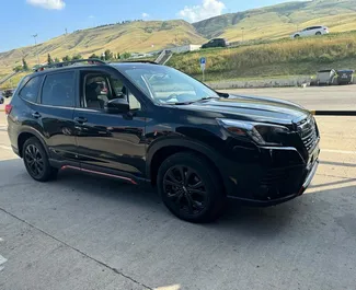 Subaru Forester 2023 disponibile per il noleggio a Tbilisi, con limite di chilometraggio di illimitato.